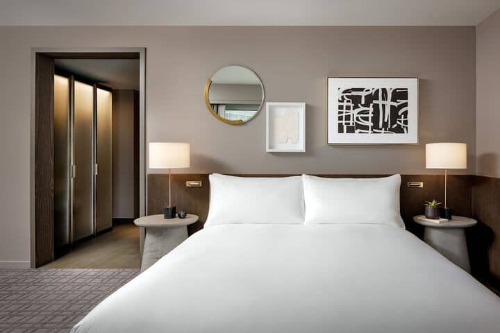 Room 4 of 112